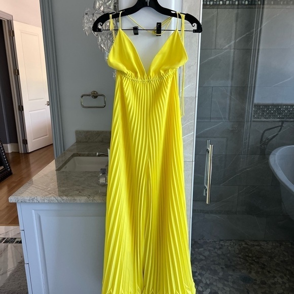 ALICE + OLIVIA Adalyn Pleated Halter Jumpsuit - Picture 6 of 13